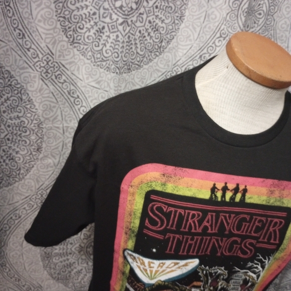 NWOT Strangers Things Unisex Black T-shirt Size Large - Picture 8 of 8